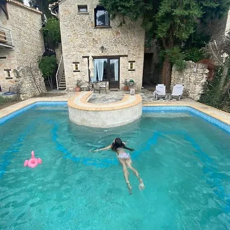 Private Vila With A Pool And Green View Kriopigi